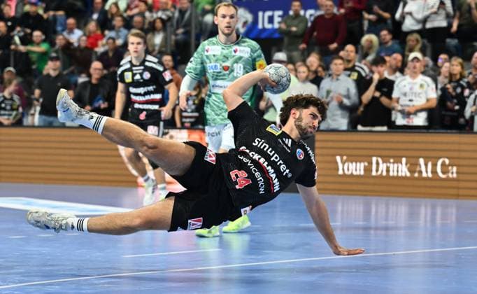 04.10.2025 - Handball - 1. Bundesliga DAIKIN HBL - Saison 2025 2026 - 07. Spieltag: HC Erlangen Metropolregion Nürnberg HCE - Füchse Berlin - - xwoxzix - Hans Lukas Willax (24, HC Erlangen HCE )