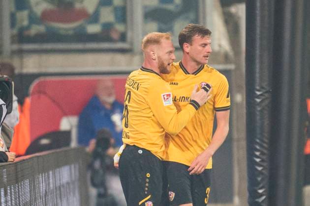 04.10.2025, xomx, Fussball 2.Bundesliga, Dynamo Dresden - Karlsruher SC v.l. jubelt, Torjubel, Tor, Goal, Jubel, Freude, freuen zum 2:2 durch Christoph Daferner (Dynamo Dresden) (DFL DFB REGULATIONS PROHIBIT ANY USE OF PHOTOGRAPHS as IMAGE SEQUENCES and or QUASI-VIDEO) Dresden