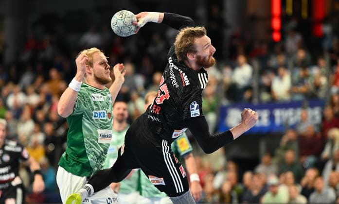 04.10.2025 - Handball - 1. Bundesliga DAIKIN HBL - Saison 2025 2026 - 07. Spieltag: HC Erlangen Metropolregion Nürnberg HCE - Füchse Berlin - - xwoxzix - Matthes Langhoff (25, Füchse Berlin ) Antonio Metzner (27, HC Erlangen HCE )