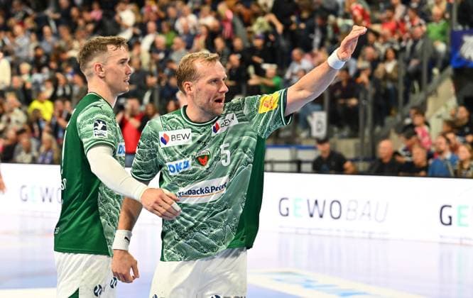 04.10.2025 - Handball - 1. Bundesliga DAIKIN HBL - Saison 2025 2026 - 07. Spieltag: HC Erlangen Metropolregion Nürnberg HCE - Füchse Berlin - - xwoxzix - Lasse Bredekjaer Andersson (11, Füchse Berlin ) Max Darj (5, Füchse Berlin ) Jubel Freude nach Spielende