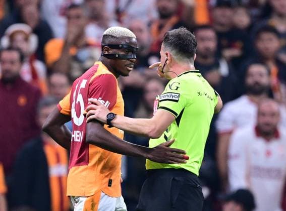 Galatasaray v Besiktas - Turkish Super Lig ISTANBUL, TURKIYE - OCTOBER 04: Victor Osimhen (45) of Galatasaray in action during Turkish Super Lig match between Galatasaray and Besiktas at RAMS Park in Istanbul, Turkiye on October 04, 2025. Abdulhamid Hosbas Anadolu Istanbul Turkey. Editorial use only. Please get in touch for any other usage.  Copyright: x2025xAnadoluxAbdulhamidxHosbasx