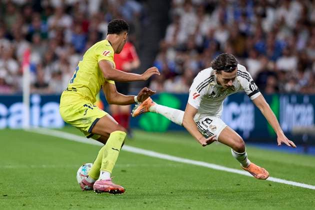 October 4, 2025, Madrid, Madrid, Spain: Alvaro Fernandez Carreras of Real Madrid CF and Alvaro MourioÂ±o of Villarreal CF during La Liga football match between Real Madrid CF v Villareal CF at Santiago Bernabeu Stadium in Madrid, Spain, October 4, 2025 Madrid Spain - ZUMAa206 20251004_zsp_a206_053 Copyright: xRubenxAlbarranx