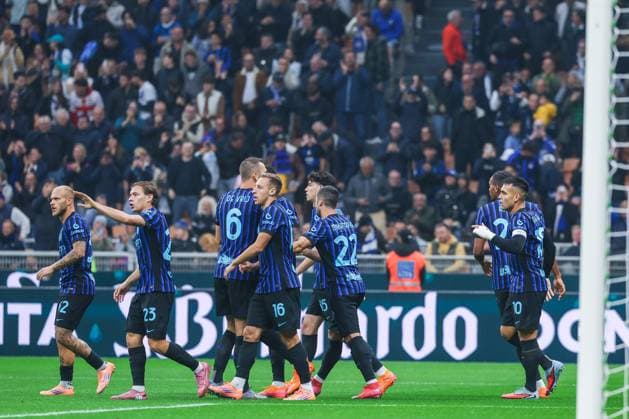 FC Internazionale vs US Cremonese - Serie A 2025 26 - 04 10 2025 Lautaro Martinez of FC Internazionale celebrates with his teammates after scoring a goal during Serie A 2025 26 football match between FC Internazionale and US Cremonese at San Siro Stadium Copyright: xBEAUTIFULxSPORTS Carabellix