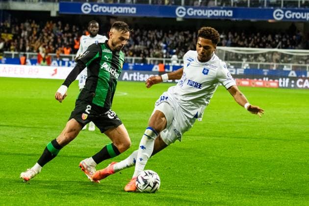 FOOTBALL : AJ Auxerre vs RC Lens - Ligue 1 - JournÃ e 7 - 04 10 2025 Danny Namaso (AJ Auxerre) Ruben Aguilar (RC Lens) AuxerreFrance  Copyright: xBaptistexAutissierx