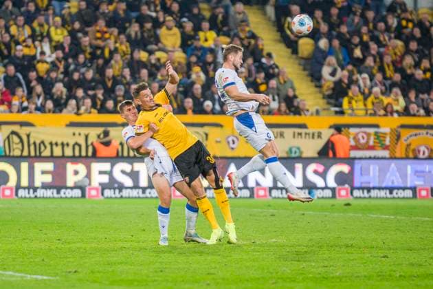 04.10.2025, xomx, Fussball 2.Bundesliga, Dynamo Dresden - Karlsruher SC v.l. jubelt, Torjubel, Tor, Goal, Jubel, Freude, freuen zum 3:3. Stefan Kutschke (Dynamo Dresden), Christoph Kobald (Karlsruher SC) (DFL DFB REGULATIONS PROHIBIT ANY USE OF PHOTOGRAPHS as IMAGE SEQUENCES and or QUASI-VIDEO) Dresden