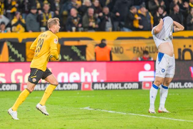 04.10.2025, xomx, Fussball 2.Bundesliga, Dynamo Dresden - Karlsruher SC v.l. jubelt, Torjubel, Tor, Goal, Jubel, Freude, freuen zum 3:3. Lukas Böder (Dynamo Dresden) (DFL DFB REGULATIONS PROHIBIT ANY USE OF PHOTOGRAPHS as IMAGE SEQUENCES and or QUASI-VIDEO) Dresden