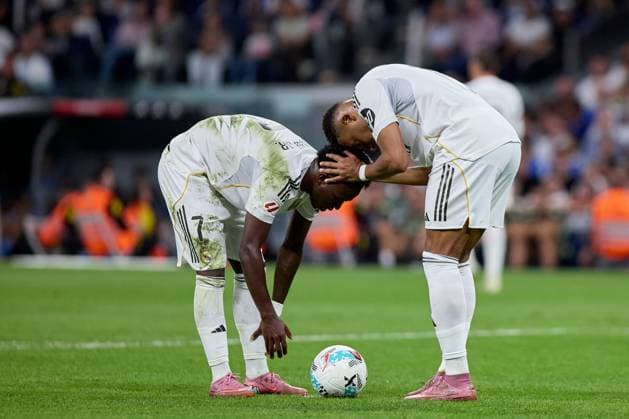 Vinicius Jr of Real Madrid CF and Kylian Mbappe of Real Madrid CF Real Madrid v Villarreal, La Liga, Football, Estadio Santiago Bernabu, Madrid, Spain - 04 Oct 2025Madrid Estadio Santiago Bernabu Spain EDITORIAL USE ONLY No use with unauthorised audio, video, data, fixture lists, club league logos or live services. Online in-match use limited to 120 images, no video emulation. No use in betting, games or single club league player publications. Copyright: xRubenxAlbarran Shutterstockx 15516230cn