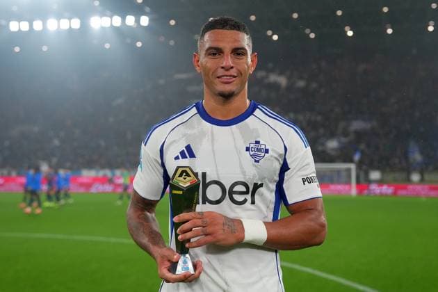 Como s Diego Carlos player of the match during the Serie A soccer match between Atalanta and Como at New Balance Stadium in Bergamo , north Italy - Saturday , October 04 , 2025. - Soccer .  Copyright: xSpada LaPressex
