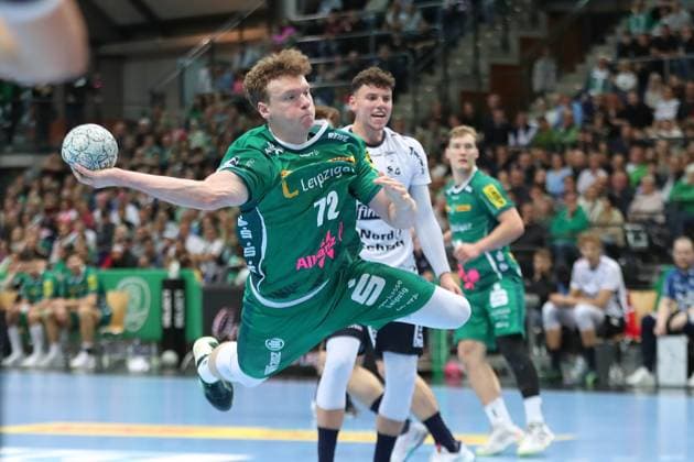 Handball DAIKIN HBL: SC DHfK Leipzig - SG Flensburg-Handewitt; 04.10.2025 Tim Hertzfeld (72, SC DHfK Leipzig) beim Wurf. Handball, DAIKIN HBL, 1. Bundesliga, Saison 2025 2026, 7. Spieltag: SC DHfK Leipzig vs. SG Flensburg-Handewitt am 04.10.2025 in der Quarterback Immobilien Arena Leipzig. Copyright: xBEAUTIFULxSPORTS JanxKaeferx