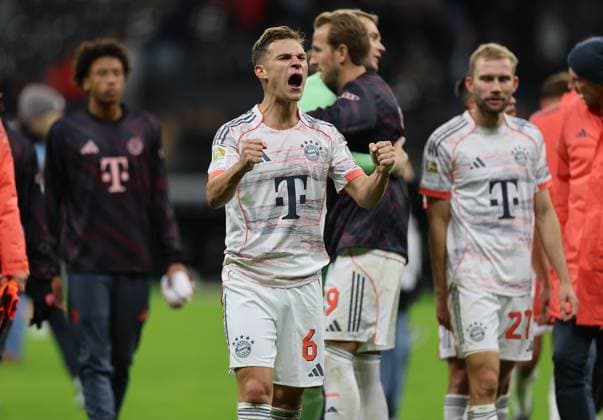 04.10.2025, Fussball Bundesliga, Eintracht Frankfurt - FC Bayern München, v.l., Aleksandar Pavlovic (FC Bayern München) jubelnd bejubelt jubelt jubeln DFL DFB REGULATIONS PROHIBIT ANY USE OF PHOTOGRAPHS AS IMAGE SEQUENCES AND OR QUASI-VIDEO. xdcx Copyright: HMBxMedia Claus