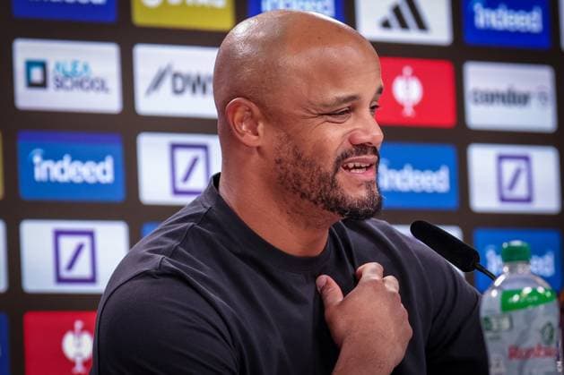 Chef-Trainer Vincent Kompany (FC Bayern Muenchen) bei der Pressekonferenz, Eintracht Frankfurt vs. FC Bayern Muenchen, DFL, Bundesliga, Saison 2025 2026, Deutsche Bank Park, Hinrunde, 6. Spieltag, 04.10.2025 DFB regulations prohibit any use of photographs as image sequences and or quasi-video Frankfurt Hessen Deutschland