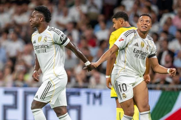 REAL MADRID CF v VILLARREAL CF. LA LIGA 2025 2026. ROUND 8. Real Madrid CF™s Vinicius Junior (l) and Kylian Mbappe during La Liga match. October 4, 2025. (ALTERPHOTOS Jorge Ropero) MadridSpain  Copyright: xJorgexRoperox