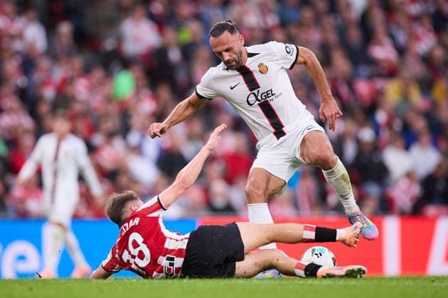 Athletic Club v RCD Mallorca - LaLiga EA Sports Mikel Jaureguizar of Athletic Club competes for the ball with Vedat Muriqi of RCD Mallorca during the LaLiga EA Sports match between Athletic Club and RCD Mallorca at San Mames on October 4, 2025, in Bilbao, Spain. Bilbao San Mames Basque Country Spain RL_ATHvRCDM_000067 Copyright: xRicardoxLarreinax