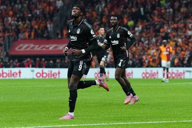 ISTANBUL, TURKEY - OCTOBER 4: Tammy Abraham (9) of Besiktas JK celebrates after scoring the first goal of his team during the Trendyol Turkish Super League match between Galatasaray SK and Besiktas JK at Rams Park Stadium on October 4, 2025 in Istanbul, Turkey. (Photo by Seskimphoto ) Galatasaray v Besiktas - Trendyol Turkish Super League 