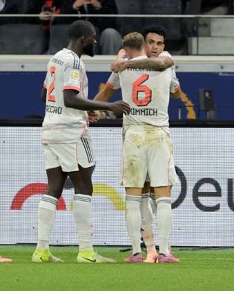 Luis Diaz. Jubelt nach seinem Tor. Zum. 3:0 mit. Harry. Kane und. Und. Team fotografiert beim Fußball Bundesliga Spiel Eintracht (li) gegen. Arthur Teathe Frankfurt gegen den FC Bayern München am 4.10.2025 in Frankfurt (DFL DFB REGULATIONS PROHIBIT ANY USE OF PHOTOGRAPHS as IMAGE SEQUENCES and or QUASI-VIDEO)