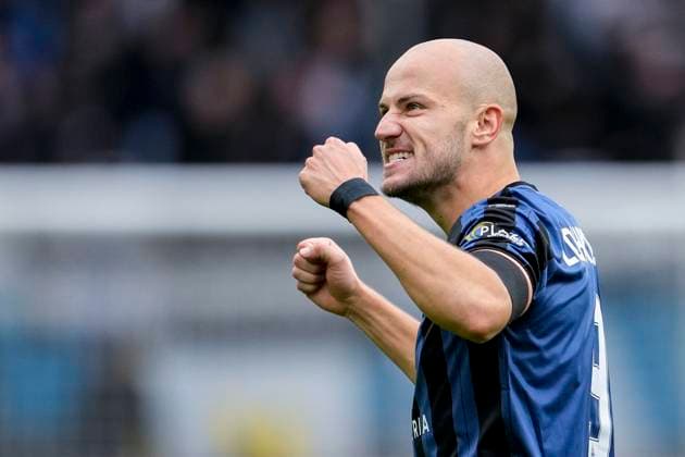 Torschütze Felix Lohkemper (SVWM, 9), Spieler vom SV Waldhof Mannheim (SVWM), jubelt über das Tor zum 1:0, Jubel, jubeln, Torjubel, Torerfolg, celebrate the goal, goal, celebration, jubelt ueber das Tor, Freuen, Freude, freut sich, optimistisch, positiv, Spielszene, Highlight, Einzelbild, Einzelfoto, Aktion, Action, 04.10.2025, Mannheim (Deutschland), Fussball, 3. Liga, SV Waldhof Mannheim - VfL Osnabrück, DFB DFL REGULATIONS PROHIBIT ANY USE OF PHOTOGRAPHS AS IMAGE SEQUENCES AND OR QUASI-VIDEO.
