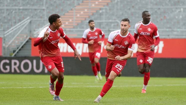 04.10.2025, xfsx, Herren, Fussball, Saison 2025 2026, Regionalliga Bayern, 12. Spieltag: FC Wuerzburger Kickers - FC Memmingen 1907 v.li.: Liam Omore (FC Wuerzburger Kickers), Ebrahim Fahrahnak (FC Wuerzburger Kickers), Dominik Meisel (FC Wuerzburger Kickers), Tarsis Bonga (FC Wuerzburger Kickers) mit Torjubel, celebrate the goal, goal celebration, Jubel ueber das Tor zum 1:0 Wuerzburg AKON ARENA Bayern Deutschland