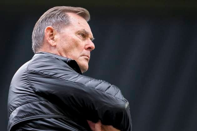 Bernd Beetz (Präsident, SVWM) beobachtet das Spiel, Einzelbild, Einzelfoto, Aktion, Action, im Publikum, auf der Tribüne, unter den Zuschauern, 04.10.2025, Mannheim (Deutschland), Fussball, 3. Liga, SV Waldhof Mannheim - VfL Osnabrück, DFB DFL REGULATIONS PROHIBIT ANY USE OF PHOTOGRAPHS AS IMAGE SEQUENCES AND OR QUASI-VIDEO.
