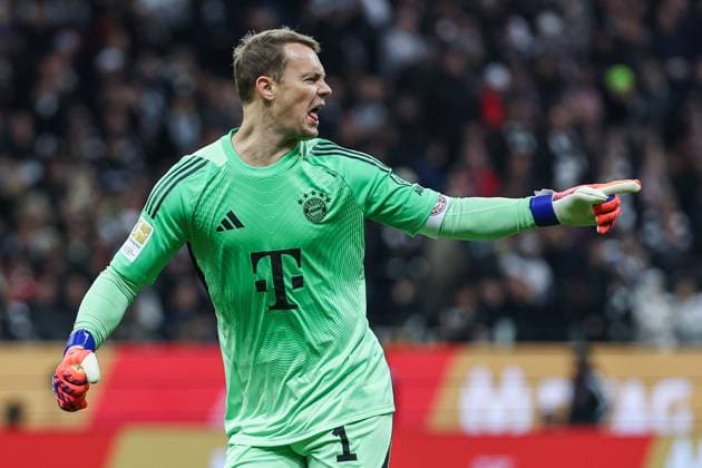Fußball 1. Bundesliga - Eintracht Frankfurt - FC Bayern München am 04.10.2025 im Deutsche Bank Park in Frankfurt Torwart Manuel Neuer (Muenchen 1) jubelt und freut sich über das Tor zum 2 zu 0