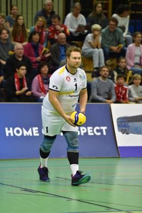 Yannick Klement (SV Schwaig, 01) beim Aufschlag TV Rottenburg vs. SV Schwaig, Volleyball, 2. Bundesliga Sued, 3. Spieltag, Spiel 5524, Saison 2025 2026, 04.10.2025, TV Rottenburg vs. SV Schwaig, Volleyball, 2. Bundesliga Sued, 3. Spieltag, Spiel 5524, Saison 2025 2026, 04.10.2025 Rottenburg Copyright: xEibner-Pressefoto RalphxKunzex EP_RKE