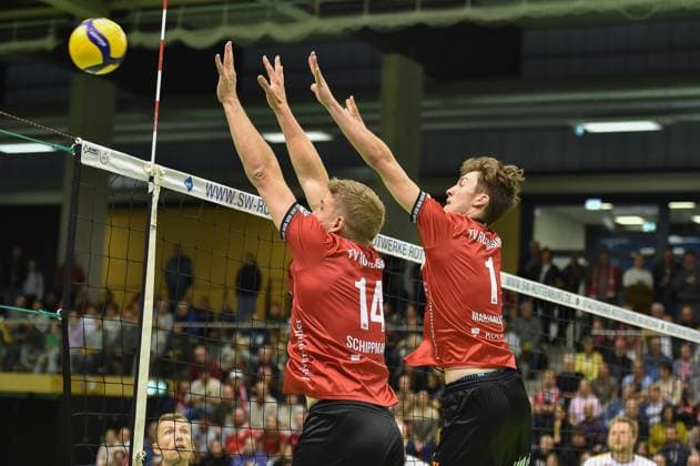 Rottenburger Block, Timon Schippmann (TV Rottenburg, 14), Dominik Marjanovic (TV Rottenburg, 01) TV Rottenburg vs. SV Schwaig, Volleyball, 2. Bundesliga Sued, 3. Spieltag, Spiel 5524, Saison 2025 2026, 04.10.2025, TV Rottenburg vs. SV Schwaig, Volleyball, 2. Bundesliga Sued, 3. Spieltag, Spiel 5524, Saison 2025 2026, 04.10.2025 Rottenburg Copyright: xEibner-Pressefoto RalphxKunzex EP_RKE