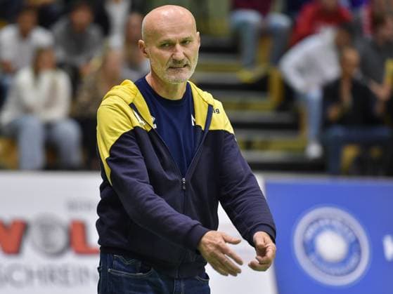 Milan Maric (SV Schwaig, Trainer) ist nicht ganz zufrieden TV Rottenburg vs. SV Schwaig, Volleyball, 2. Bundesliga Sued, 3. Spieltag, Spiel 5524, Saison 2025 2026, 04.10.2025, TV Rottenburg vs. SV Schwaig, Volleyball, 2. Bundesliga Sued, 3. Spieltag, Spiel 5524, Saison 2025 2026, 04.10.2025 Rottenburg Copyright: xEibner-Pressefoto RalphxKunzex EP_RKE