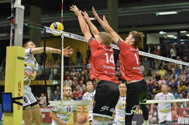 Max Bibrack (SV Schwaig, 06) scheitert am Rottenburger Block aus Timon Schippmann (TV Rottenburg, 14) und Dominik Marjanovic (TV Rottenburg, 01) TV Rottenburg vs. SV Schwaig, Volleyball, 2. Bundesliga Sued, 3. Spieltag, Spiel 5524, Saison 2025 2026, 04.10.2025, TV Rottenburg vs. SV Schwaig, Volleyball, 2. Bundesliga Sued, 3. Spieltag, Spiel 5524, Saison 2025 2026, 04.10.2025 Rottenburg Copyright: xEibner-Pressefoto RalphxKunzex EP_RKE