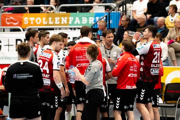 Team HSG Nordhorn Lingen mt Mark Bult (HSG Nordhorn Lingen, Trainer), HBW Balingen Weilstetten vs. HSG Nordhorn Lingen, Handball, 2. Bundesliga, 6. Spieltag, Saison 2025 2026, 04.10.2025 Eibner-Pressefoto Andreas Ulmer HBW Balingen Weilstetten vs. HSG Nordhorn Lingen, Handball, 2. Bundesliga, 6. Spieltag, Saison 2025 2026, 04.10.2025 Balingen Copyright: xEibner-Pressefoto AndreasxUlmerx EP_AUR