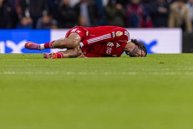 (251005) -- LONDON, Oct. 5, 2025 -- Liverpool s Dominik Szoboszlai reacts after being fouled during the English Premier League match between Chelsea FC and Liverpool FC in London, Britain, on Oct. 4, 2025. FOR EDITORIAL USE ONLY. NOT FOR SALE FOR MARKETING OR ADVERTISING CAMPAIGNS. NO USE WITH UNAUTHORIZED AUDIO, VIDEO, DATA, FIXTURE LISTS, CLUB LEAGUE LOGOS OR LIVE SERVICES. ONLINE IN-MATCH USE LIMITED TO 45 IMAGES, NO VIDEO EMULATION. NO USE IN BETTING, GAMES OR SINGLE CLUB LEAGUE PLAYER PUBLICATIONS. (SP)BRITAIN-LONDON-FOOTBALL-ENGLISH PREMIER LEAGUE-CHELSEA VS LIVERPOOL LixYing