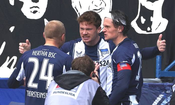 Sebastian Grönning jubelt nach 2:0 mit Jon Dagur Thorsteinsson, Fabian Reese Freude Emotion Jubel Fußball Fussball DFL 2.Bundesliga Herren 8. Spieltag Saison 2025 2026 04.10.2025 Hertha BSC Berlin vs. Preußen Münster DFL regulations prohibit any use of photographs as image sequences and or quasi-video