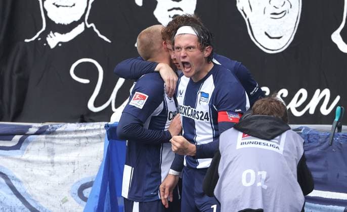 Sebastian Grönning jubelt nach 2:0 mit Jon Dagur Thorsteinsson, Fabian Reese Freude Emotion Jubel Fußball Fussball DFL 2.Bundesliga Herren 8. Spieltag Saison 2025 2026 04.10.2025 Hertha BSC Berlin vs. Preußen Münster DFL regulations prohibit any use of photographs as image sequences and or quasi-video