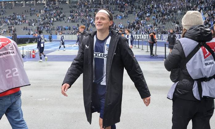 Fabian Reese lacht nach Spielende Freude Emotion Jubel Schlußjubel Fußball Fussball DFL 2.Bundesliga Herren 8. Spieltag Saison 2025 2026 04.10.2025 Hertha BSC Berlin vs. Preußen Münster DFL regulations prohibit any use of photographs as image sequences and or quasi-video