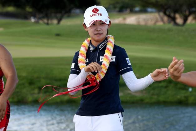 October 4, 2025 - Youmin Hwang performs a hula dance after winning the 2025 LOTTE Championship Presented By Hoakalei at Hoakalei Country Club in Ewa Beach, HI - CSM Ewa Beach USA - ZUMAc04_ 20251004_zma_c04_345 Copyright: xAndrewxLeex
