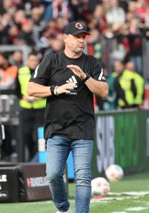 Trainer Steffen Baumgart (Union Berlin) 04.10.2025, Fussball 1. Bundesliga, Saison 2025 2026, 6. Spieltag, Bayer 04 Leverkusen - Union Berlin 2:0 DFL regulations prohibit any use of photographs as image sequences and or quasi-video Leverkusen BayArena Nordrhein Westfalen Deutschland
