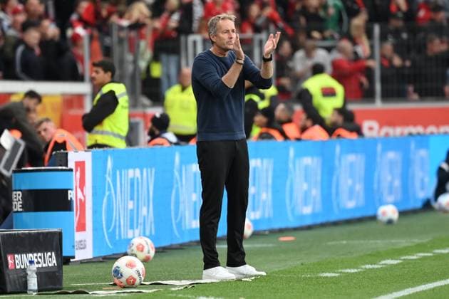 Trainer Kasper Hjulmand (Bayer 04 Leverkusen) 04.10.2025, Fussball 1. Bundesliga, Saison 2025 2026, 6. Spieltag, Bayer 04 Leverkusen - Union Berlin 2:0 DFL regulations prohibit any use of photographs as image sequences and or quasi-video Leverkusen BayArena Nordrhein Westfalen Deutschland