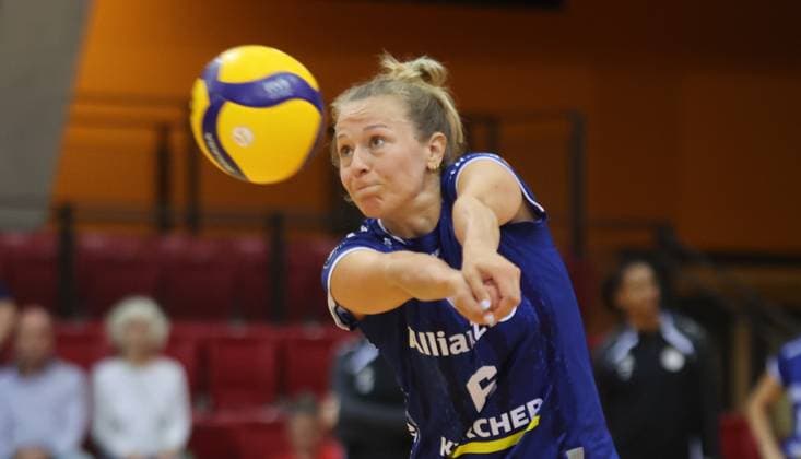 Stuttgart , Volleyball Hummel Cup Allianz MTV Stuttgart vs-Viteos NUC Neuchatel , Antonia Stautz ( Allianz )