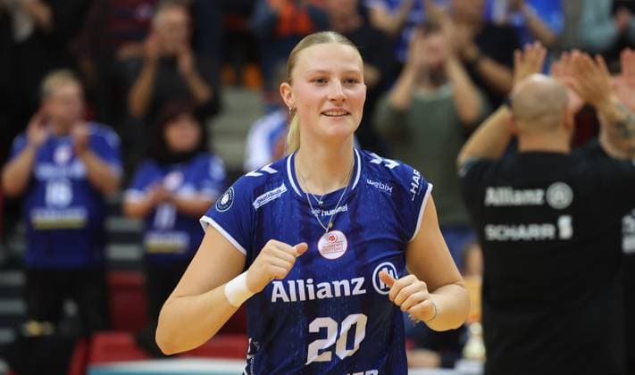 Stuttgart , Volleyball Hummel Cup Allianz MTV Stuttgart vs-Viteos NUC Neuchatel , Marie Steinhilber ( Allianz )