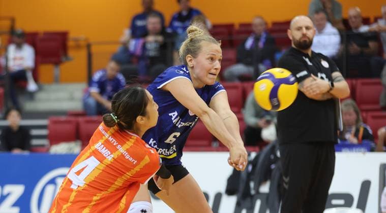 Stuttgart , Volleyball Hummel Cup Allianz MTV Stuttgart vs-Viteos NUC Neuchatel , mitte: Antonia Stautz ( Allianz )
