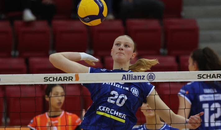 Stuttgart , Volleyball Hummel Cup Allianz MTV Stuttgart vs-Viteos NUC Neuchatel , Marie Steinhilber ( Allianz )