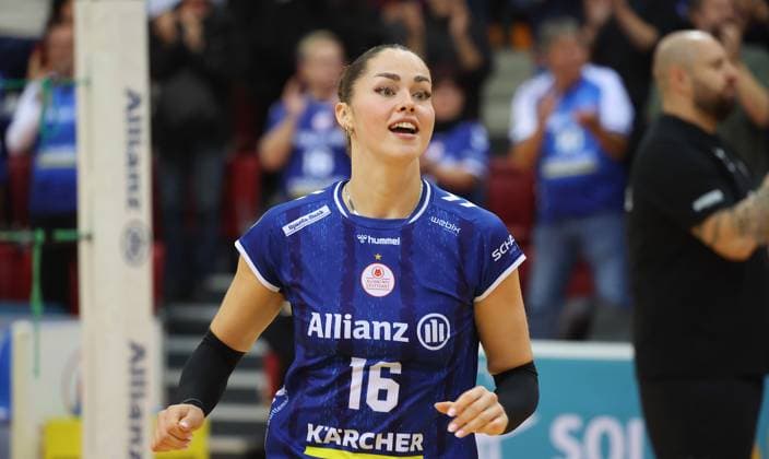 Stuttgart , Volleyball Hummel Cup Allianz MTV Stuttgart vs-Viteos NUC Neuchatel , Mikala Mogensen ( Allianz )