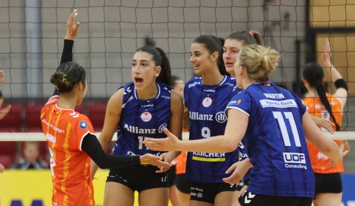 Stuttgart , Volleyball Hummel Cup Allianz MTV Stuttgart vs-Viteos NUC Neuchatel , Jubel , von links: Yurika Bamba Julia de Paula Viana Anna Koulberg ( Allianz )
