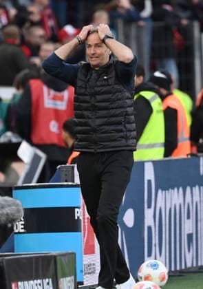 Trainer Kasper Hjulmand (Bayer 04 Leverkusen) 04.10.2025, Fussball 1. Bundesliga, Saison 2025 2026, 6. Spieltag, Bayer 04 Leverkusen - Union Berlin 2:0 DFL regulations prohibit any use of photographs as image sequences and or quasi-video Leverkusen BayArena Nordrhein Westfalen Deutschland