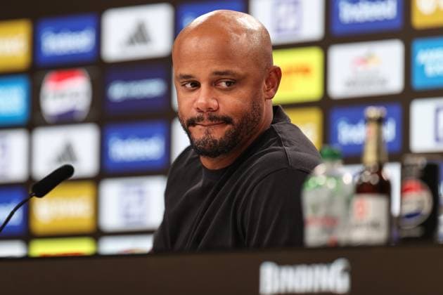 Vincent Kompany (FC Bayern Muenchen, Chef-Trainer) bei der Pressekonferenz nach dem Sieg in Frankfurt, GER, Eintracht Frankfurt vs. 1. FC Bayern Muenchen, 1. Bundesliga, 6. Spieltag, 2025 2026, 04.10.2025, DFL REGULATIONS PROHIBIT ANY USE OF PHOTOGRAPHS AS IMAGE SEQUENCES AND OR QUASI-VIDEO, GER, Eintracht Frankfurt vs. 1. FC Bayern Muenchen, 1. Bundesliga, 6. Spieltag, 2025 2026, 04.10.2025 Frankfurt Copyright: xEibner-Pressefoto JanxPrihodax EP_JPA