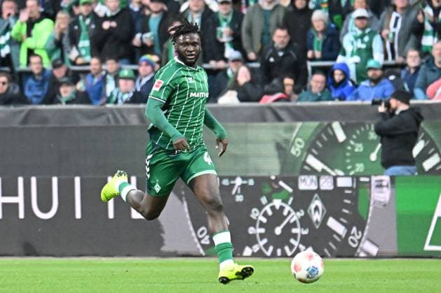GER, 1. FBL, SV Werder Bremen vs FC St. Pauli 04.10.2025, Weserstadion, Bremen, GER, 1. FBL, SV Werder Bremen vs FC St. Pauli im Bild Victor Boniface (Werder Bremen 44); Einzelaktion, Ganzkörper Ganzkoerper Ball am Fuss,