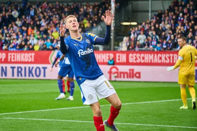 04.10.2025, Fußball, Herren, 2.BL (Bundesliga), Saison 2025 2026, Holstein Kiel - SV Darmstadt 98, 8. Spieltag Alexander Bernhardsson Kiel, Holstein-Stadion Holstein-Stadion Schleswig-Holstein Deutschland