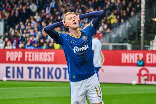 04.10.2025, Fußball, Herren, 2.BL (Bundesliga), Saison 2025 2026, Holstein Kiel - SV Darmstadt 98, 8. Spieltag Alexander Bernhardsson Kiel, Holstein-Stadion Holstein-Stadion Schleswig-Holstein Deutschland