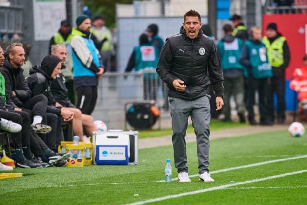 04.10.2025, Fußball, Herren, 2.BL (Bundesliga), Saison 2025 2026, Holstein Kiel - SV Darmstadt 98, 8. Spieltag Trainer Marcel Rapp (Kiel) Kiel, Holstein-Stadion Holstein-Stadion Schleswig-Holstein Deutschland
