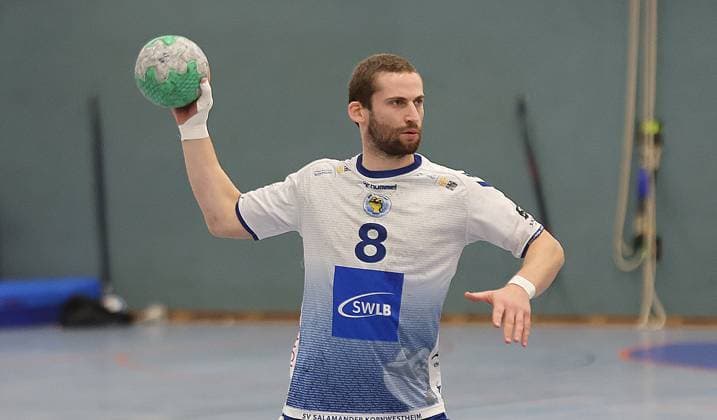 Kornwestheim , Handball 3. Liga Süd , Handball SV Salamander Kornwestheim vs. HG Oftersheim Schwetzingen , Jan Reusch ( Korn )