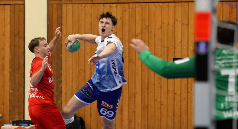 Kornwestheim , Handball 3. Liga Süd , Handball SV Salamander Kornwestheim vs. HG Oftersheim Schwetzingen , Finn Joneleit ( Korn )
