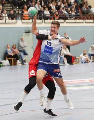 Kornwestheim , Handball 3. Liga Süd , Handball SV Salamander Kornwestheim vs. HG Oftersheim Schwetzingen , Felix Kazmeier ( Korn )